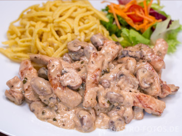 Geschnetzeltes mit Pilzen und grünem Pfeffer
