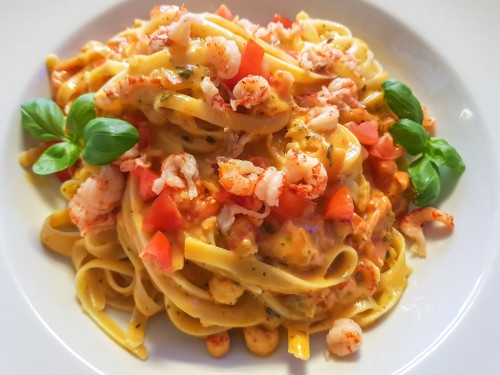 Tagliatelle mit Flusskrebsschwänzen in Hummersauce